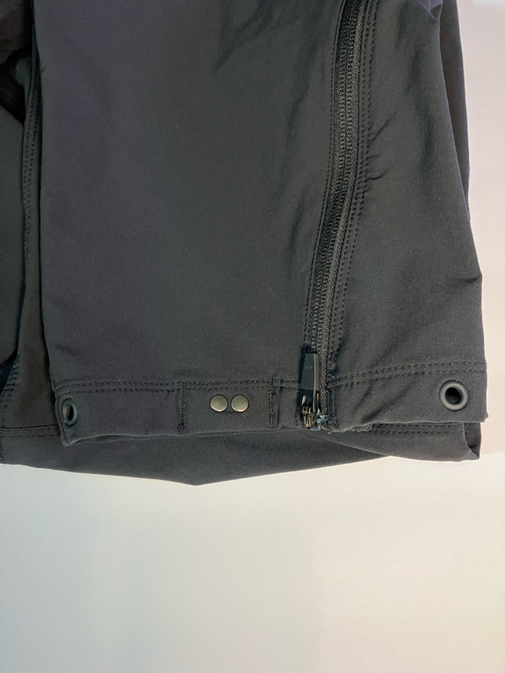 Eddie Bauer women’s First Ascent black Alpine Guide Pro pants - Picture 9 of 9